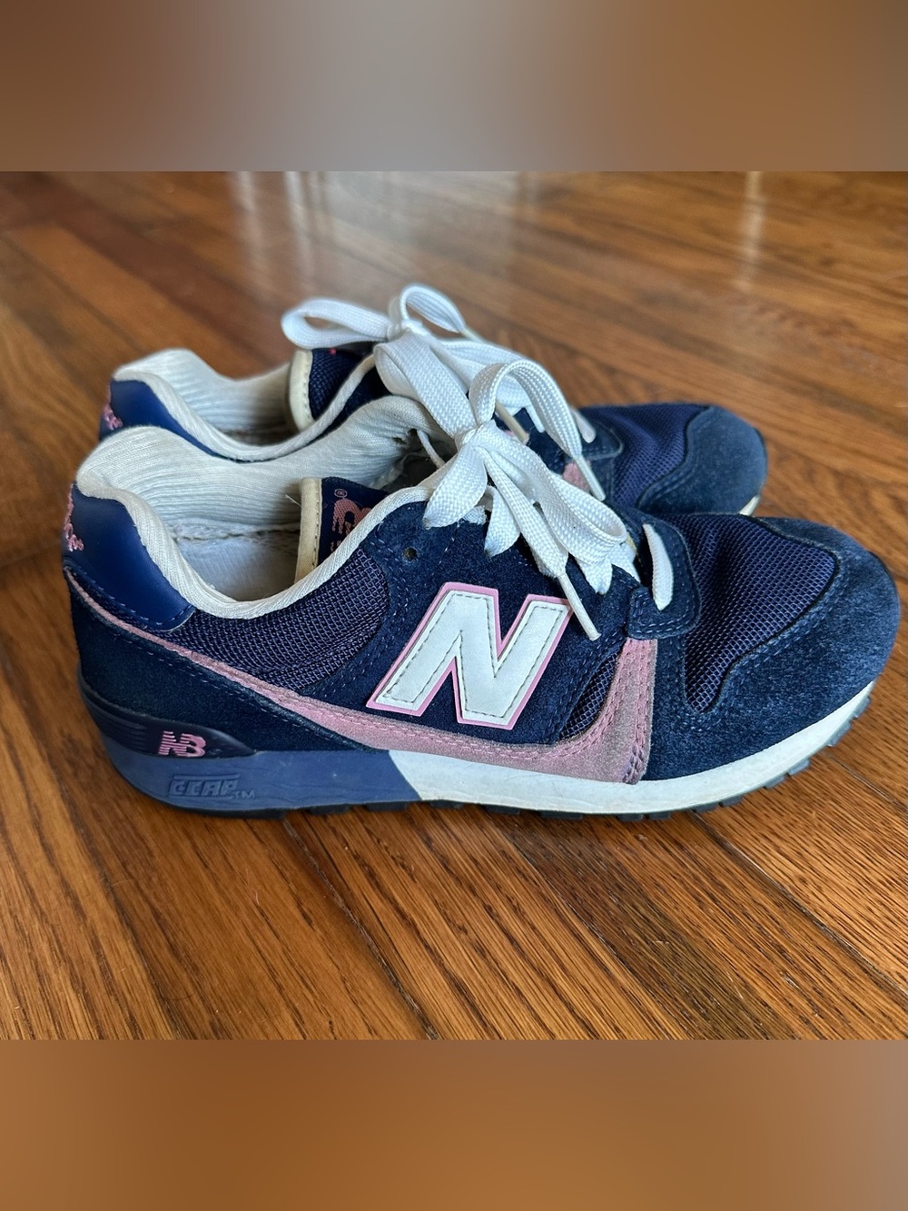 New Balance 675 Navy and Pink Sneakers - Women’s 6.5 (US)